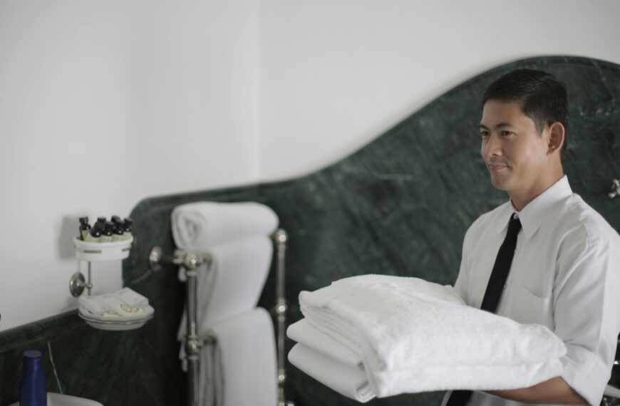 Laundry attendant