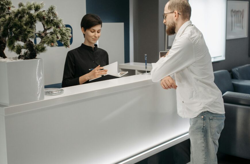 Trilingual Receptionist (M/F)